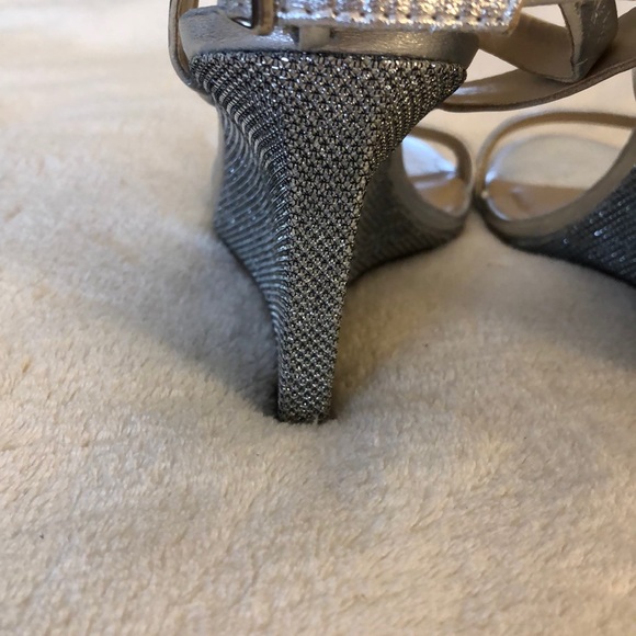 Gorgeous silver Steve Madden heels - Picture 4 of 4
